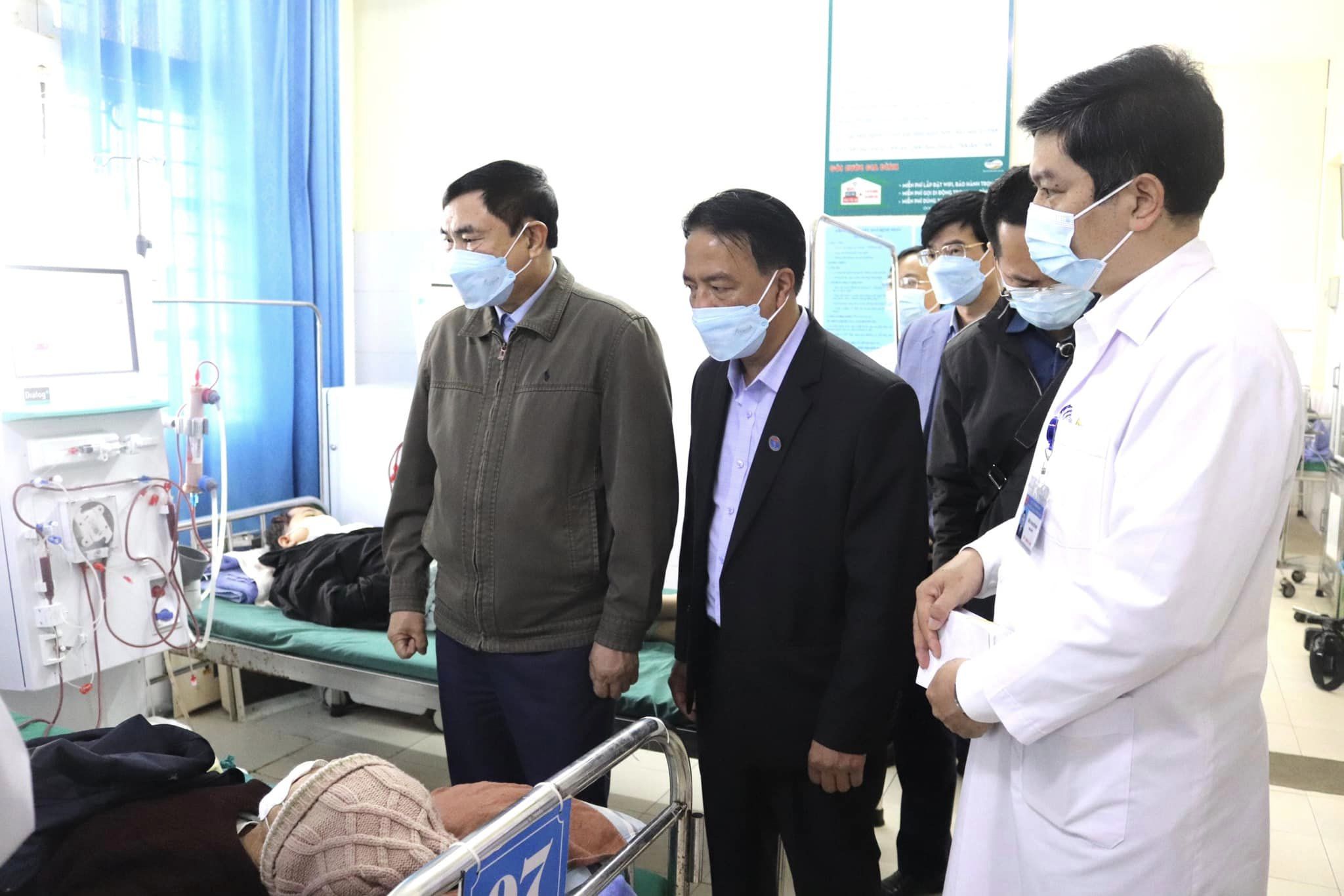 Bí thư Tỉnh ủy chúc Tết cán bộ, nhân viên, người lao động và tặng quà bệnh nhân nghèo đang điều trị tại Bệnh viện Đa khoa tỉnh Điện Biên
