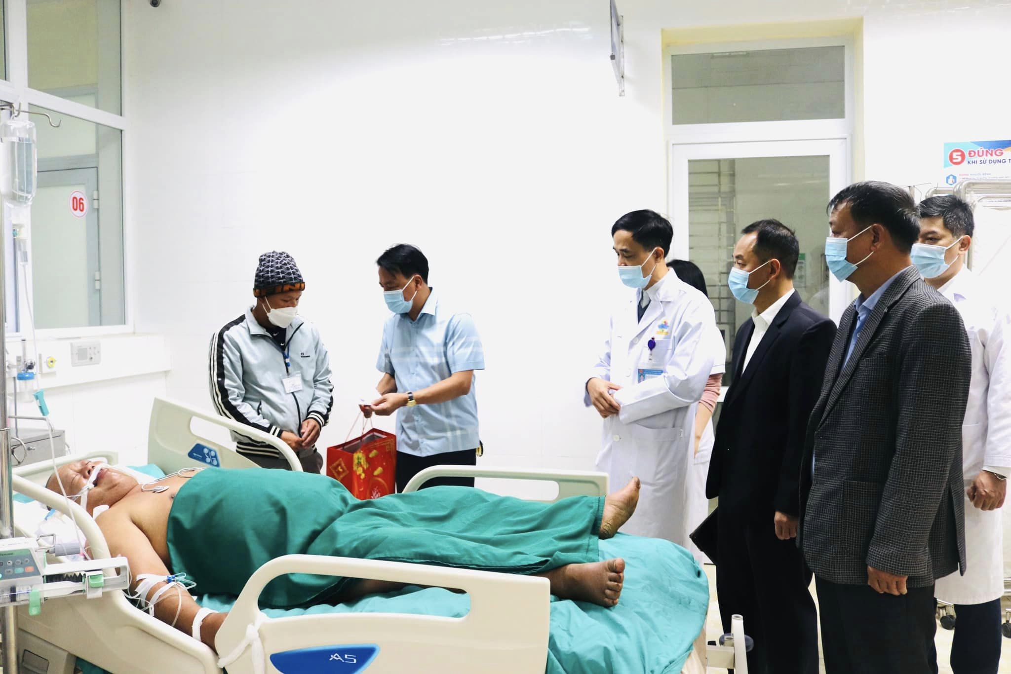 Lãnh đạo Sở Y tế tặng quà Tết cho bệnh nhân có hoàn cảnh đặc biệt khó khăn điều trị và đón Tết tại Bệnh viện Đa khoa tỉnh Điện Biên