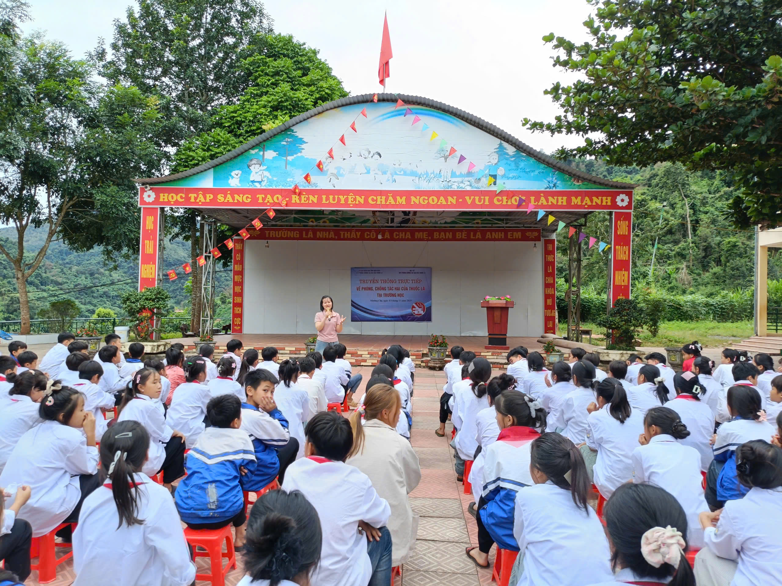 Thanh thiếu niên nói không với thuốc lá để bảo vệ sức khoẻ